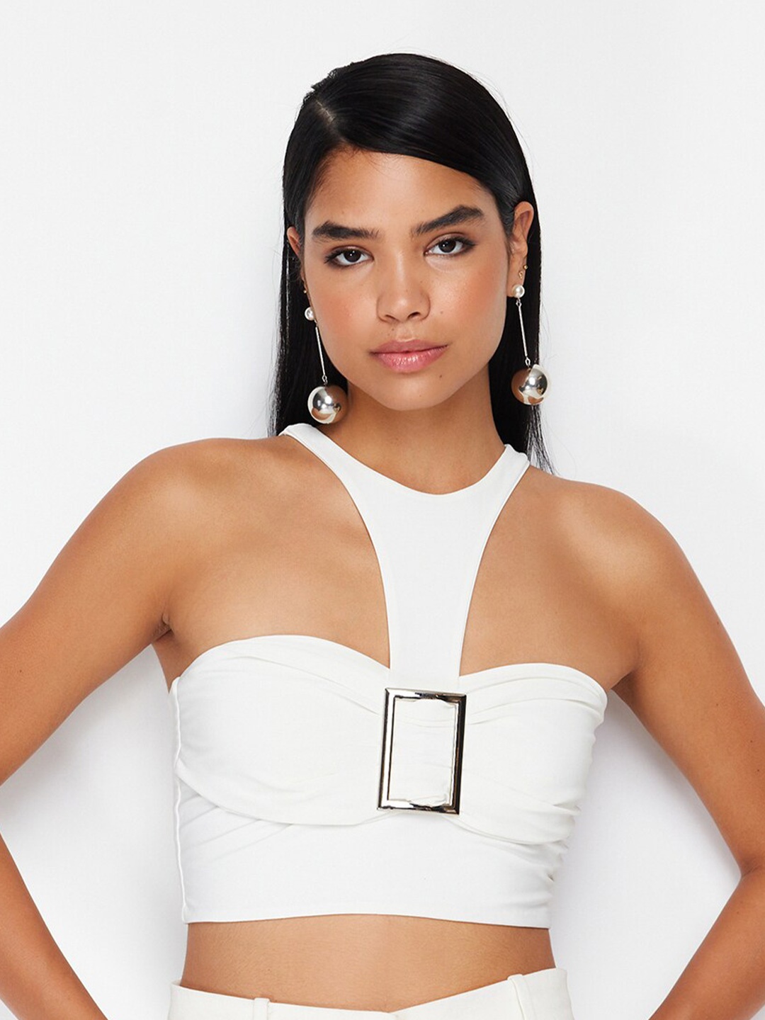 

Trendyol Halter Neck Fitted Crop Top, White
