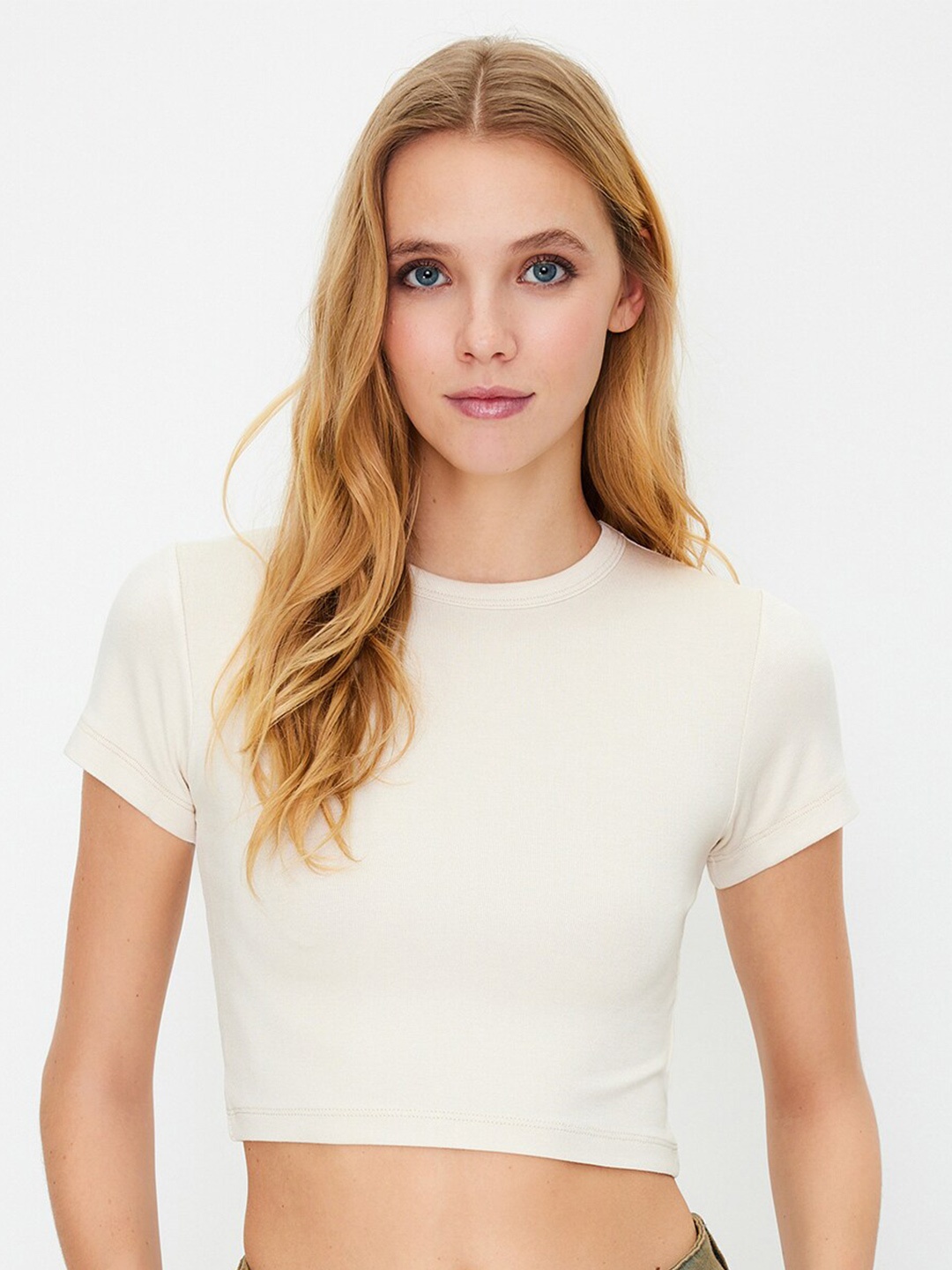 

Trendyol Round Neck Crop Fitted Top, White