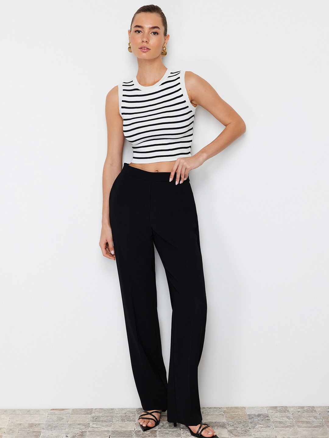 

Trendyol Horizontal Striped Monochrome Fitted Crop Top, White