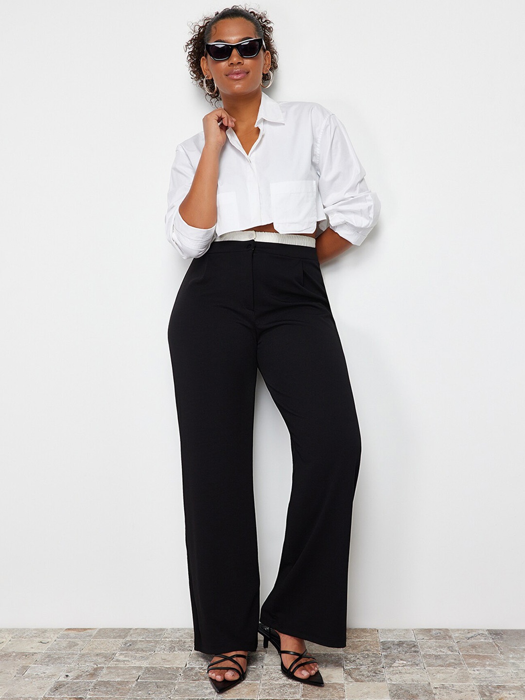 

Trendyol Women Mid-Rise Pleated Parallel Trousers, Black