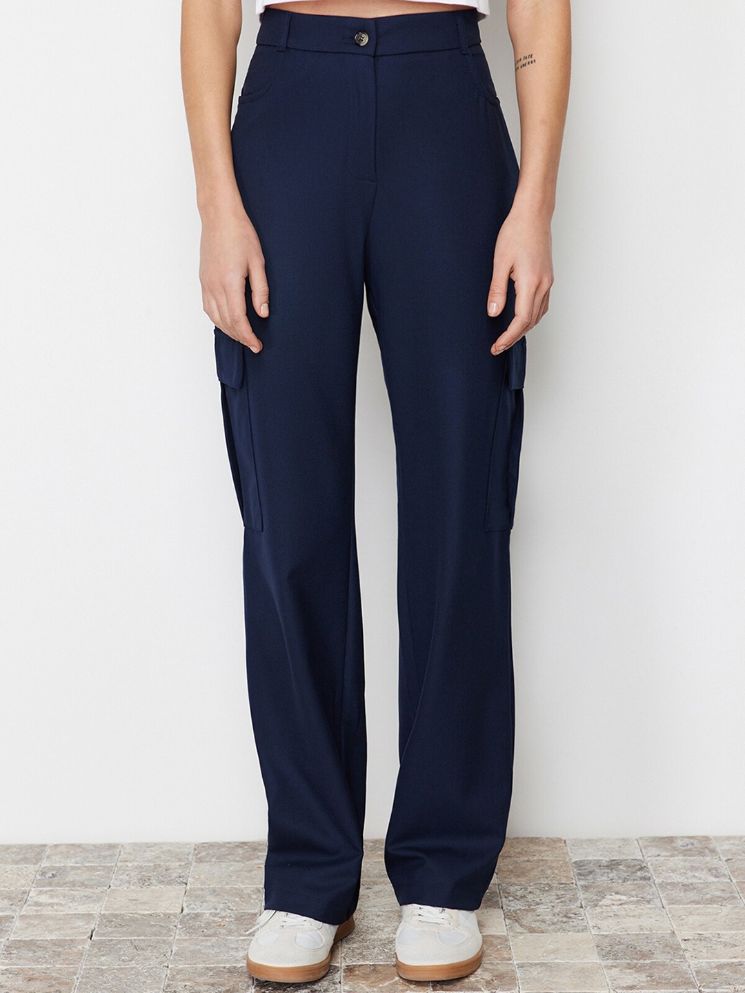 

Trendyol Women Mid-Rise Trousers, Navy blue