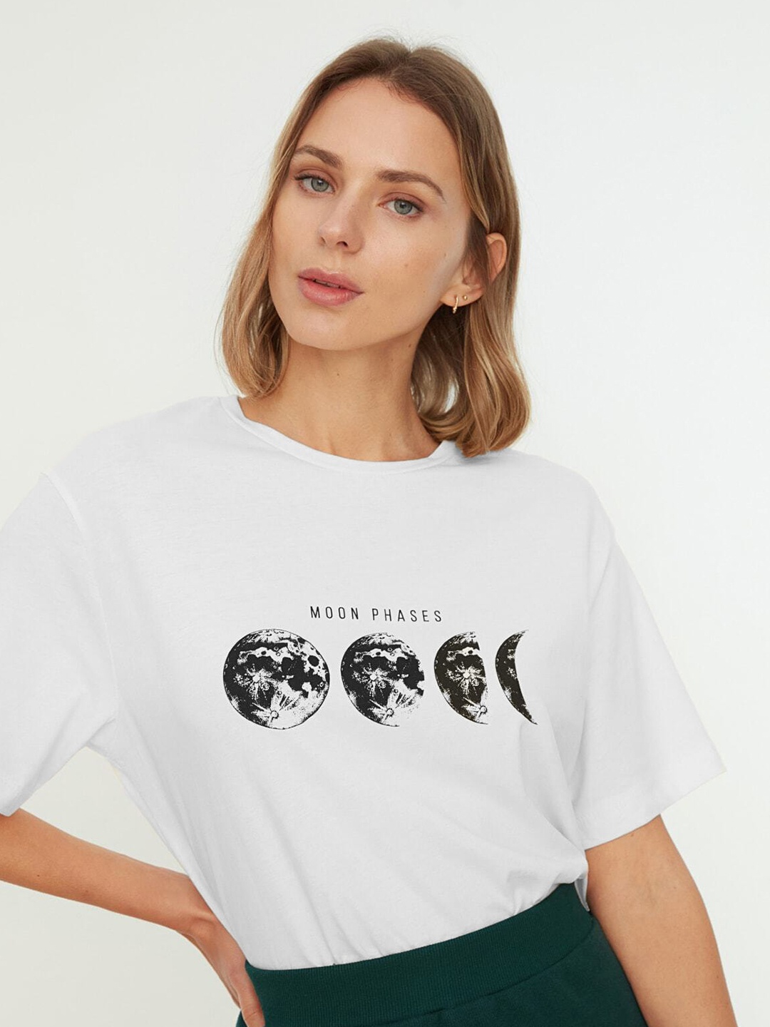 

Trendyol Graphic Printed Drop-Shoulder Sleeves Cotton T-shirt, White