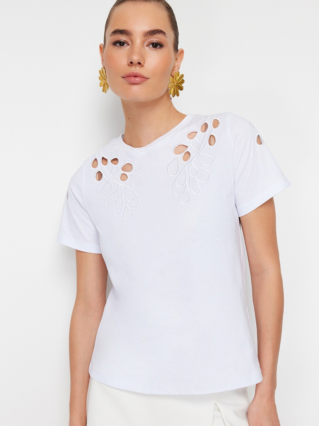 

Trendyol Round Neck Cut Outs Cotton T-shirt, White