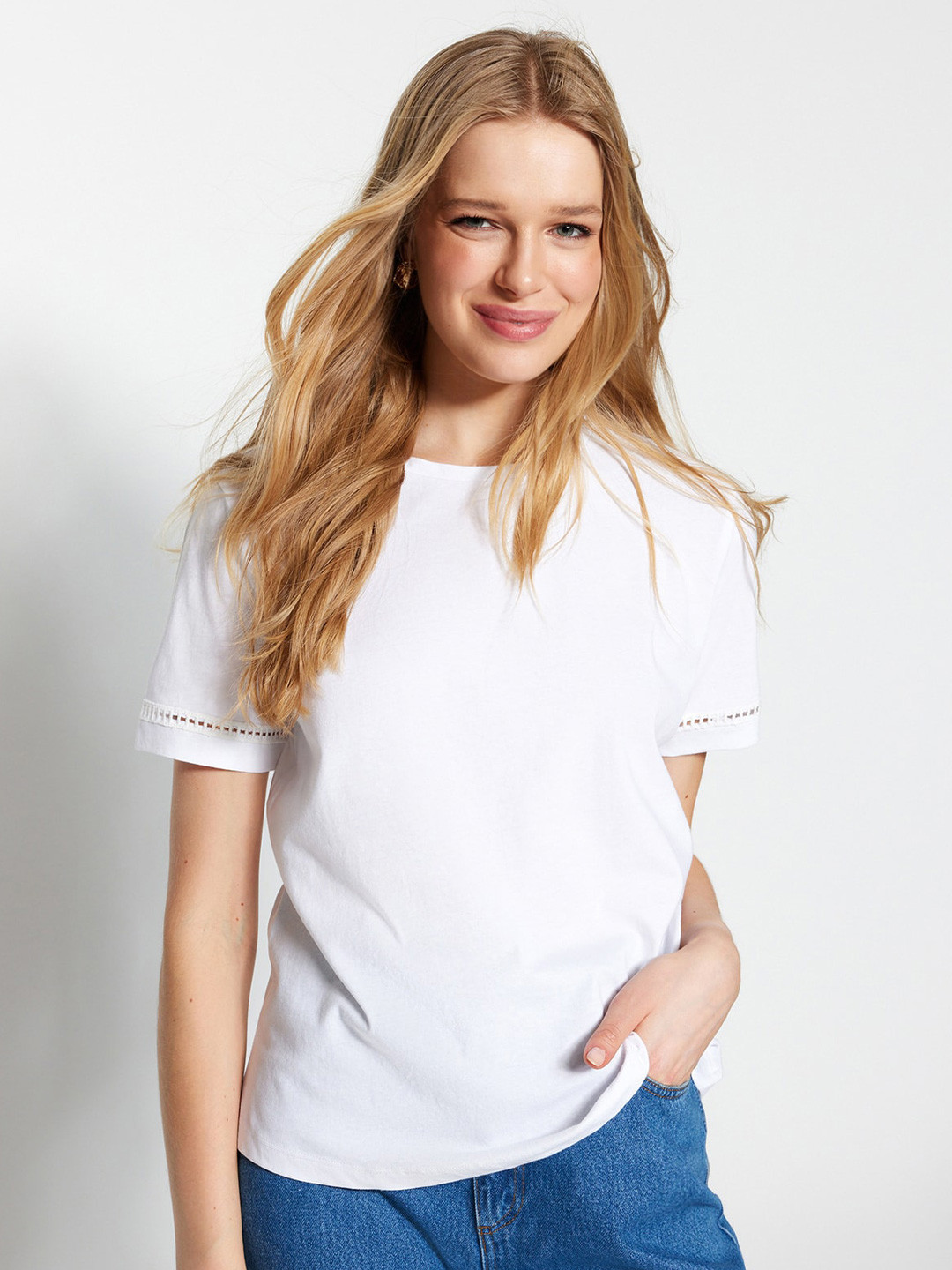 

Trendyol Round Neck Cotton T-shirt, White