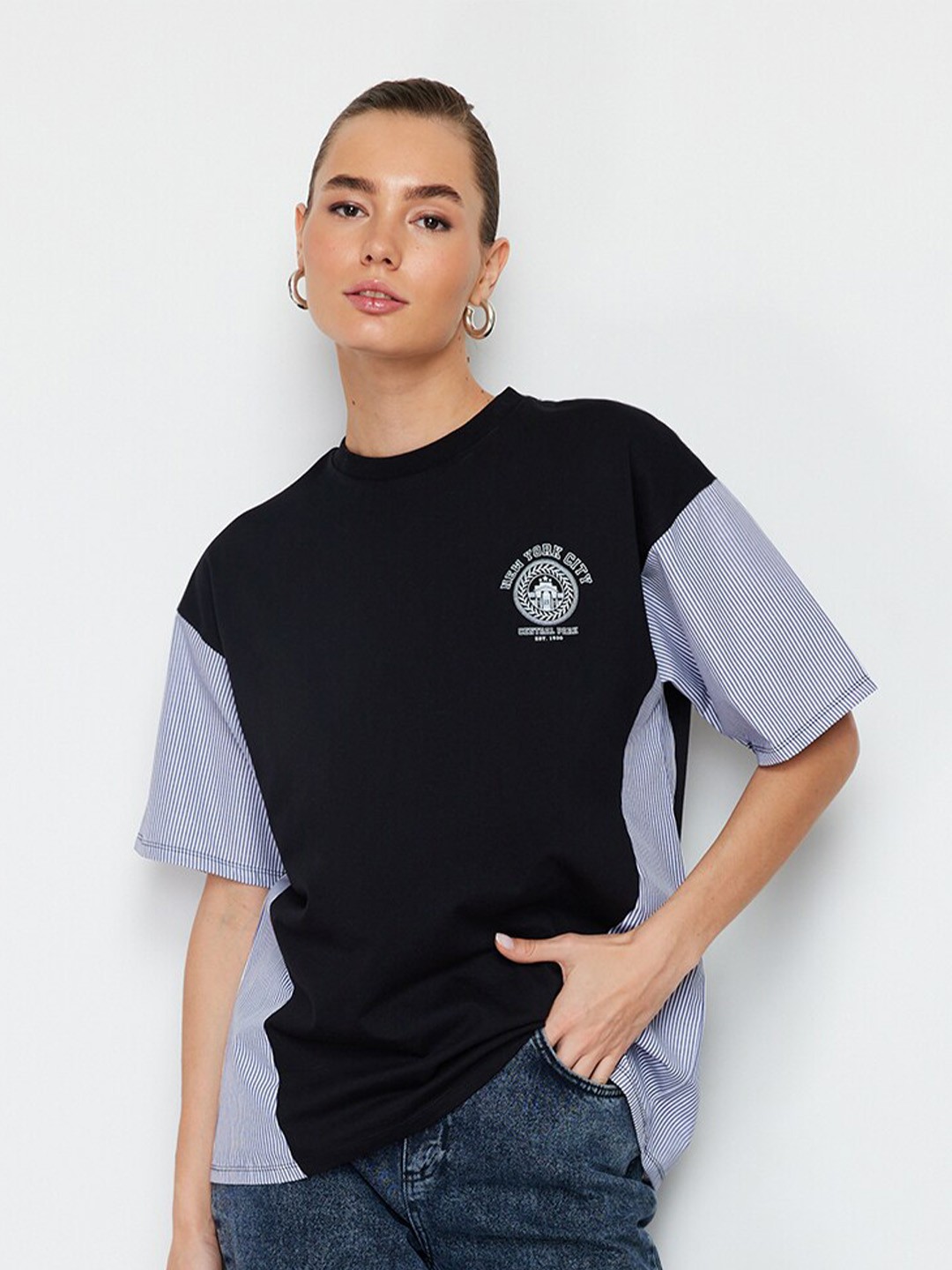 

Trendyol Colourblocked Round Neck Applique Cotton T-shirt, Black