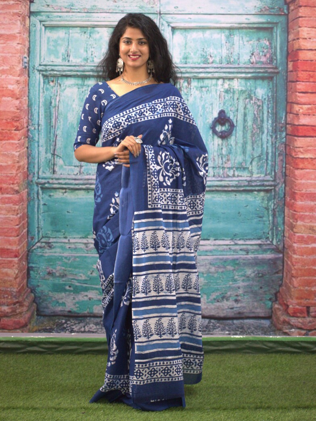 

GK FASHION Pure Cotton Block Print Saree, Blue