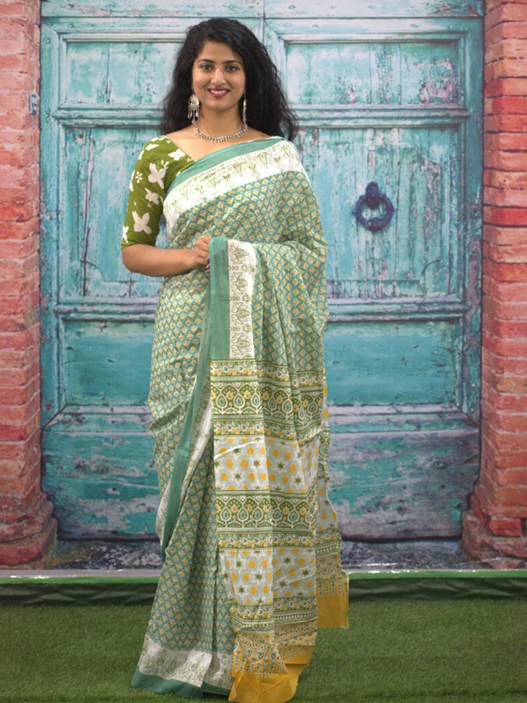 

GK FASHION Block Print Pure Cotton Saree, Green