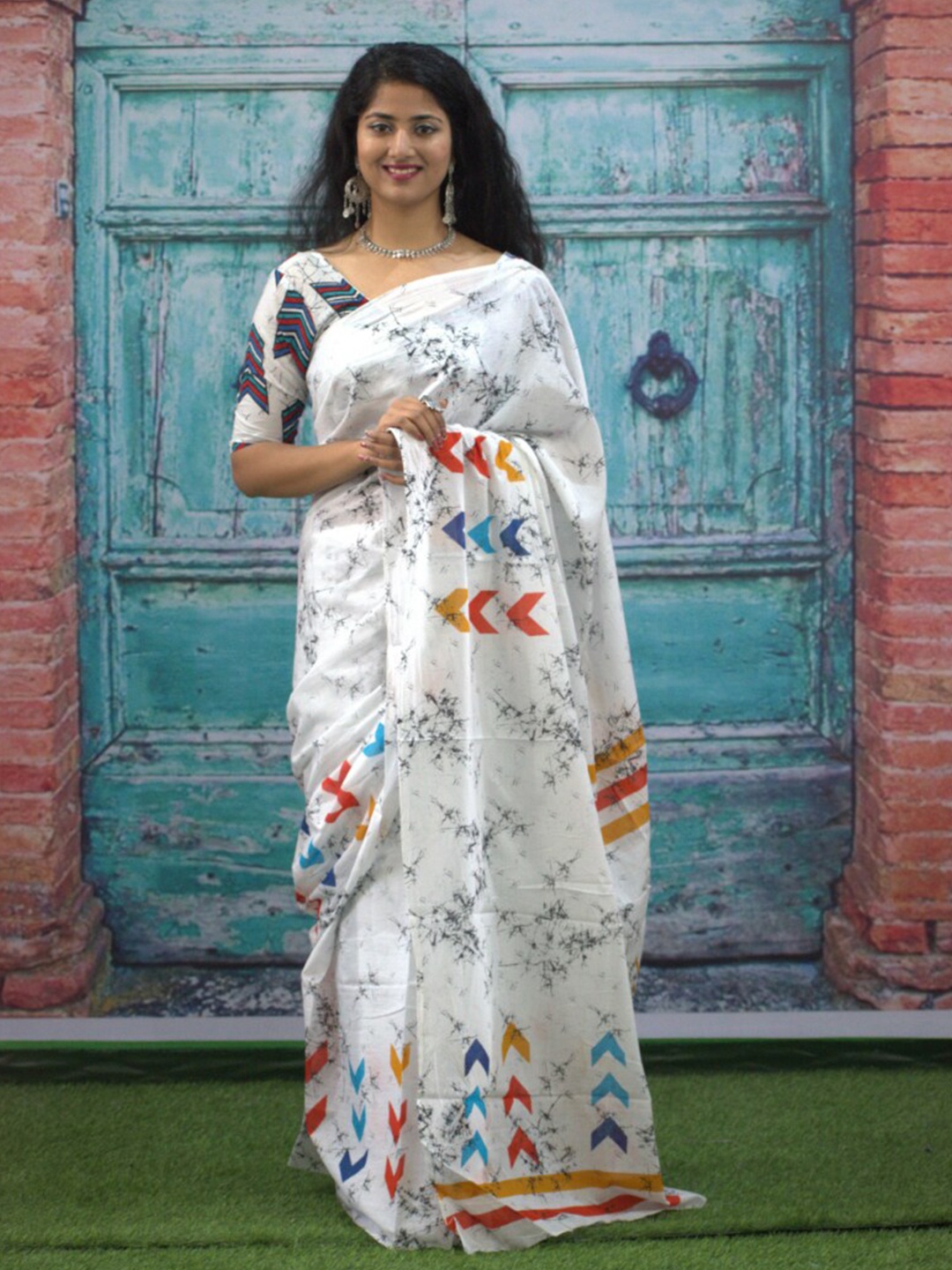 

GK FASHION Block Print Pure Cotton Saree, White