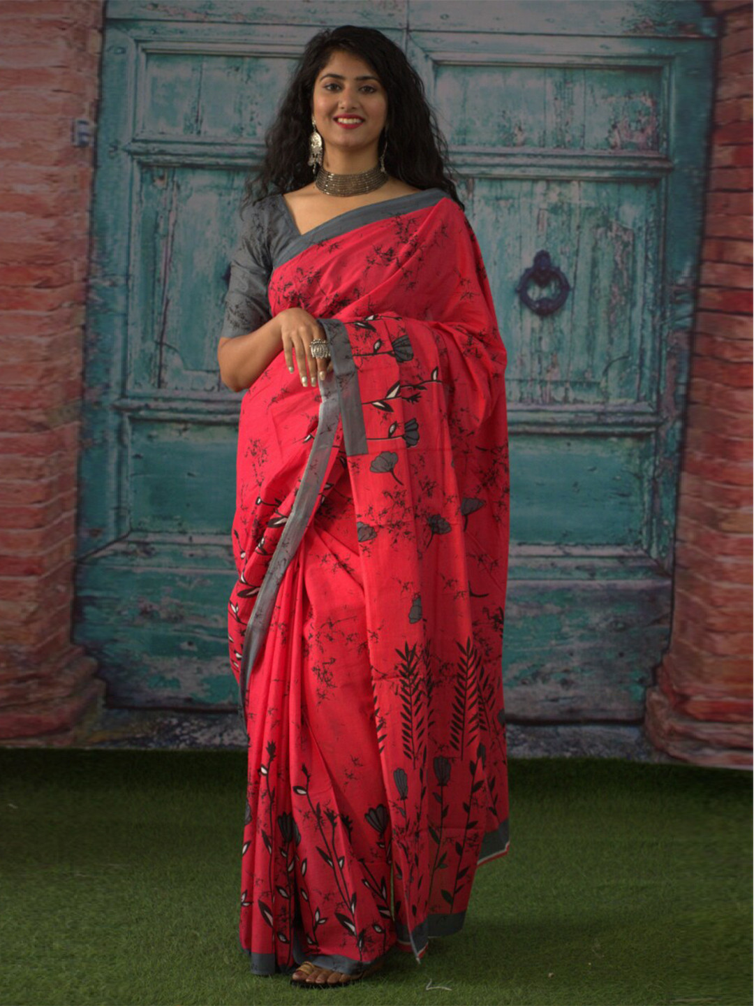 

GK FASHION Floral Pure Cotton Saree, Red