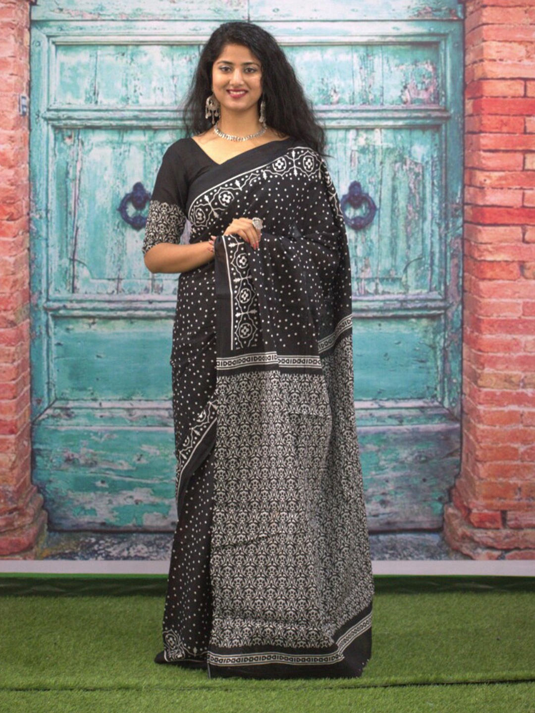 

GK FASHION Block Print Polka Dot Pure Cotton Saree, Black