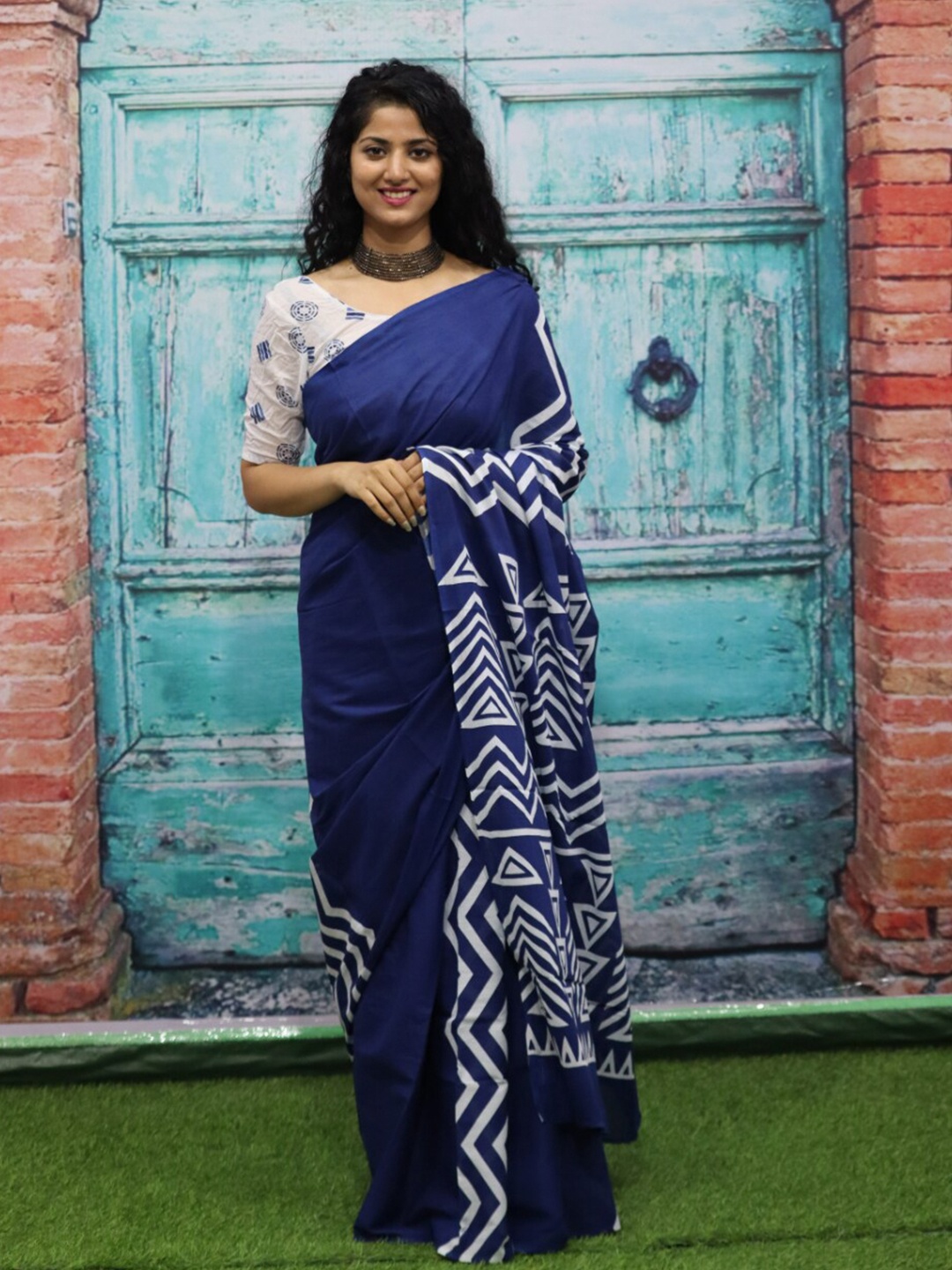 

GK FASHION Pure Cotton Saree, Blue