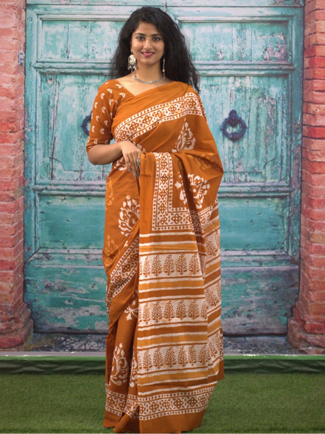 

GK FASHION Ethnic Motifs Pure Cotton Saree, Brown