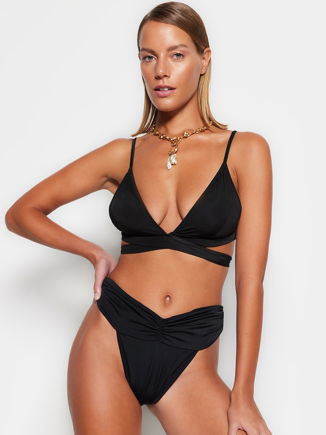 

Trendyol Mid-Rise Basic Briefs 510692952, Black