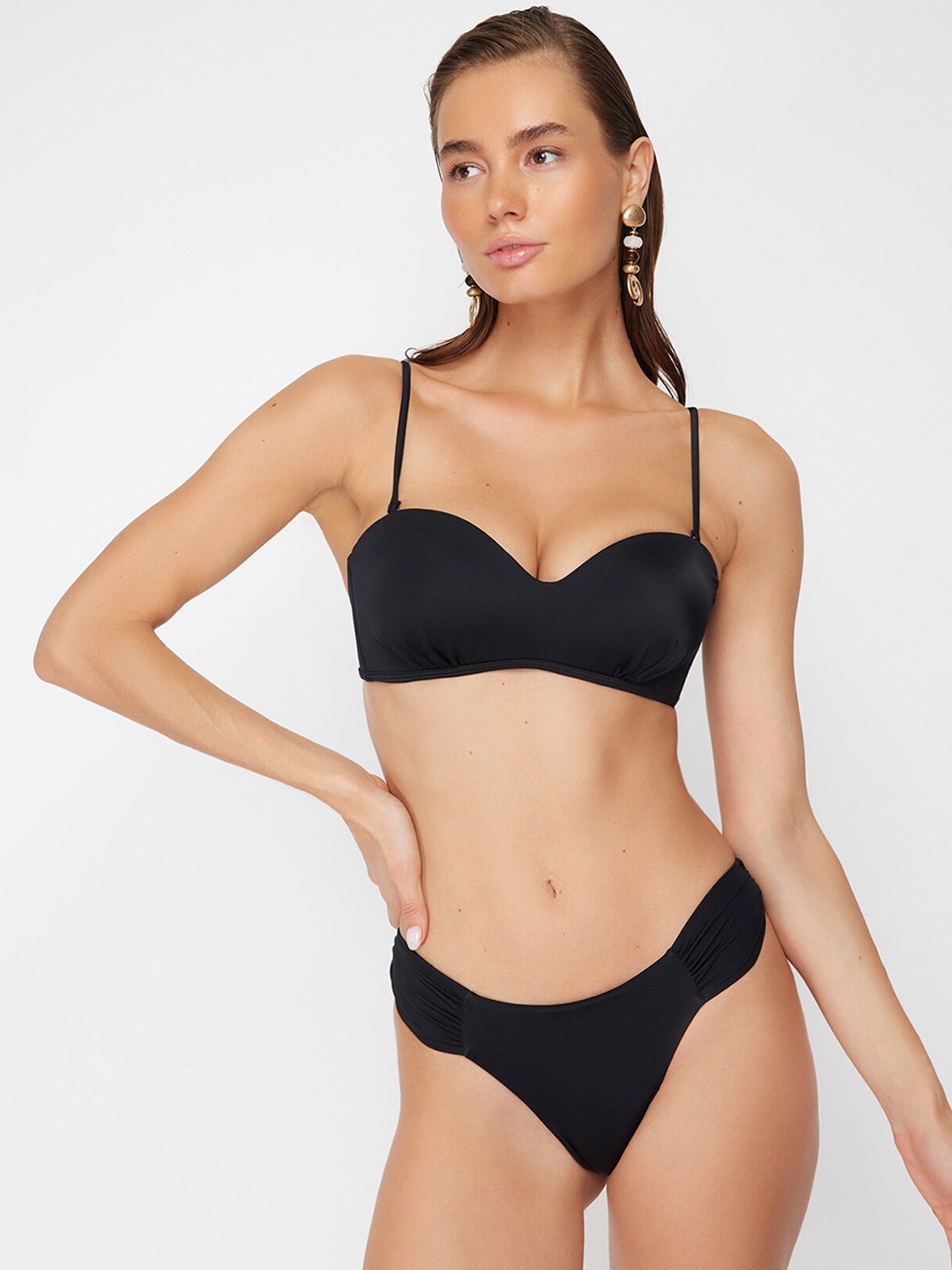 

Trendyol Mid-Rise Basic Briefs 1027401076, Black