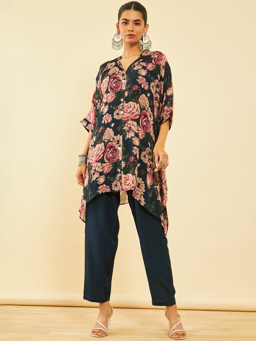 

Soch Women Floral Printed Kurta Sets, Navy blue