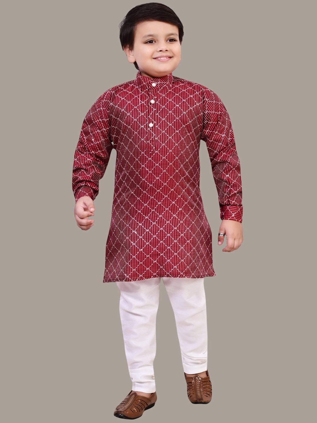 

BT DEZINES Boys Embroidered Regular Sequinned Raw Silk Kurta with Pyjamas, Maroon