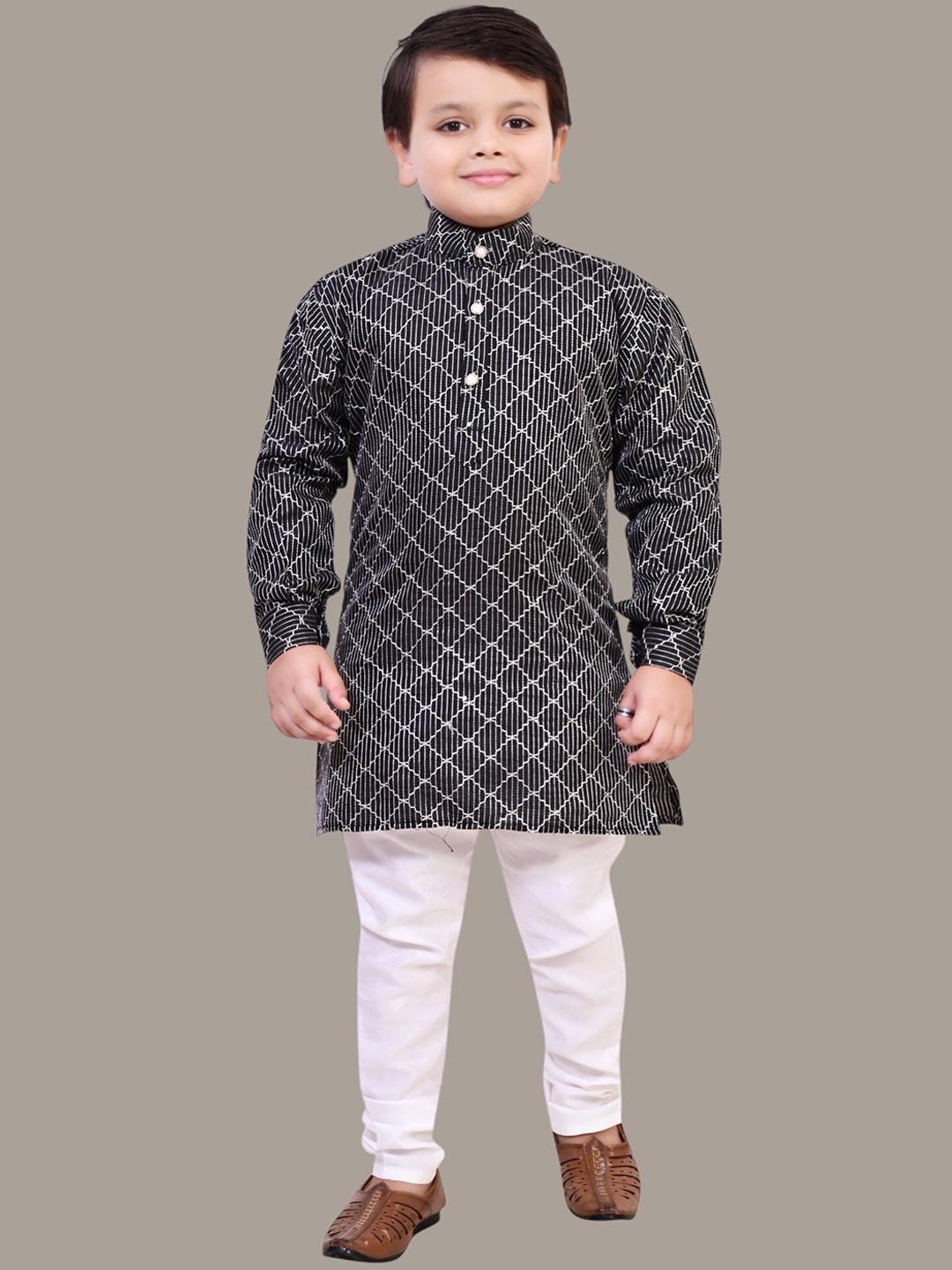 

BT DEZINES Boys Embroidered Regular Sequinned Raw Silk Kurta with Pyjamas, Black