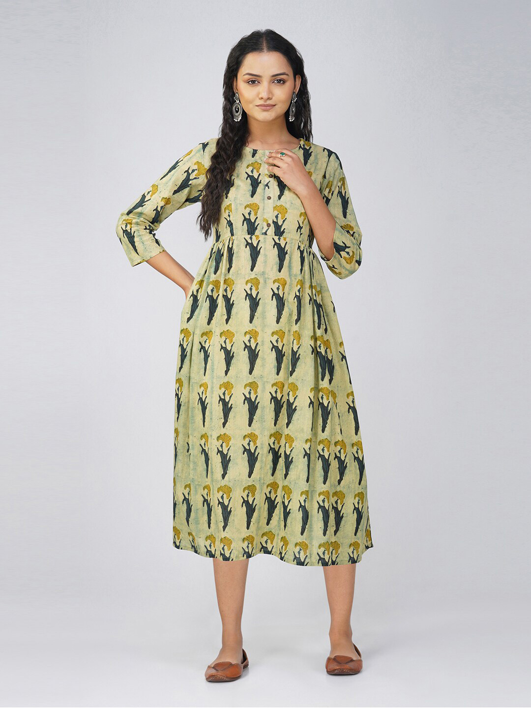 

SPARSA Floral Printed Gathered Detail Pure Cotton A-Line Midi Dress, Green