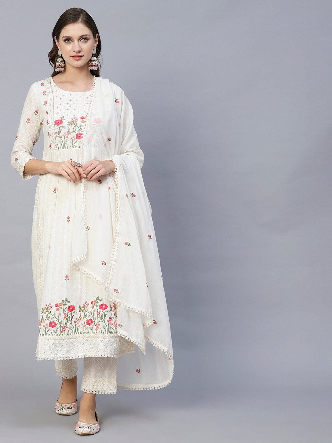 

Growdamy Women Floral Embroidered Regular Thread Work Kurta with Trousers & With Dupatta, Off white