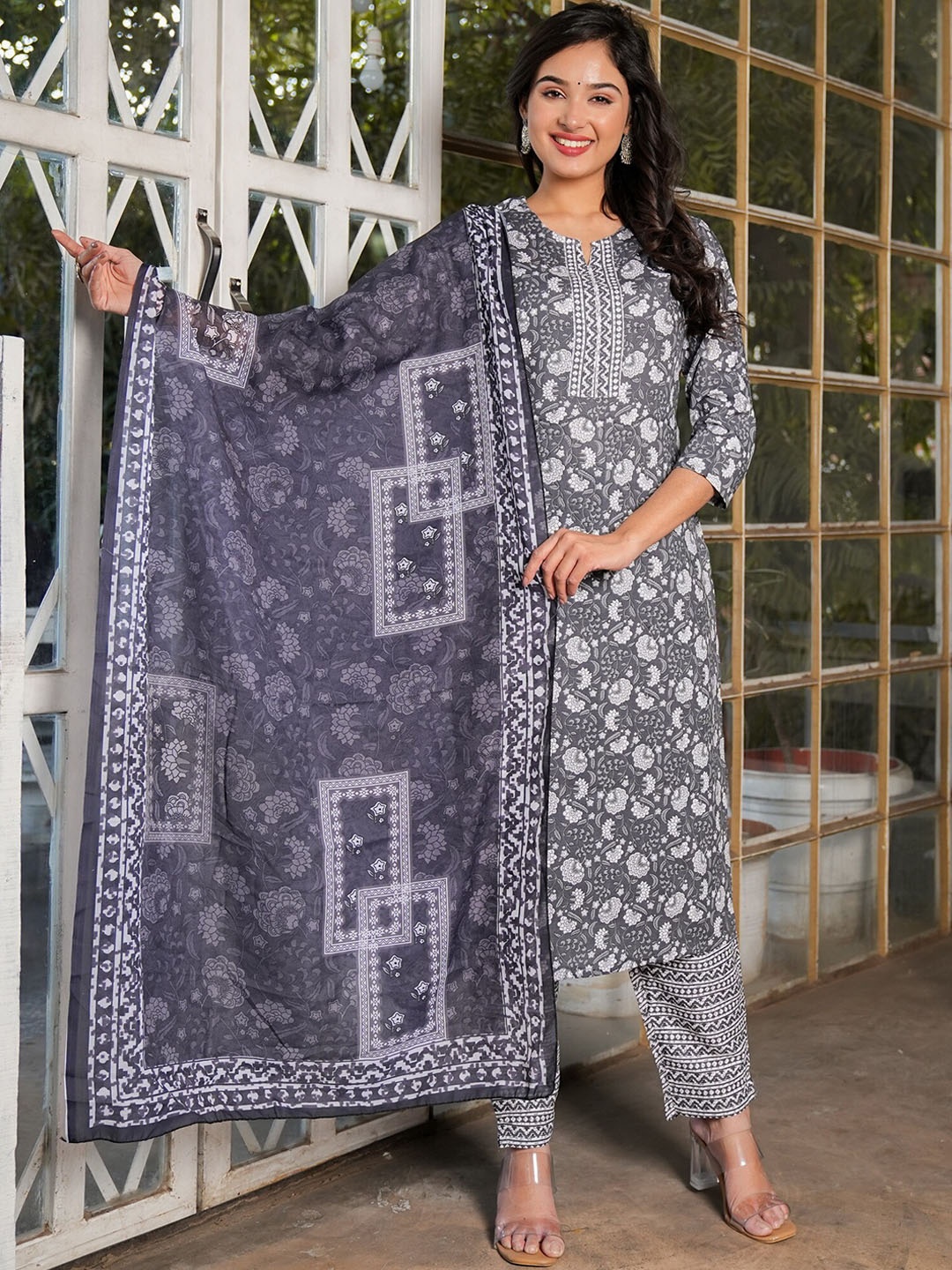 

Vbuyz Women Floral Printed Regular Kurta with Trousers & With Dupatta, Grey