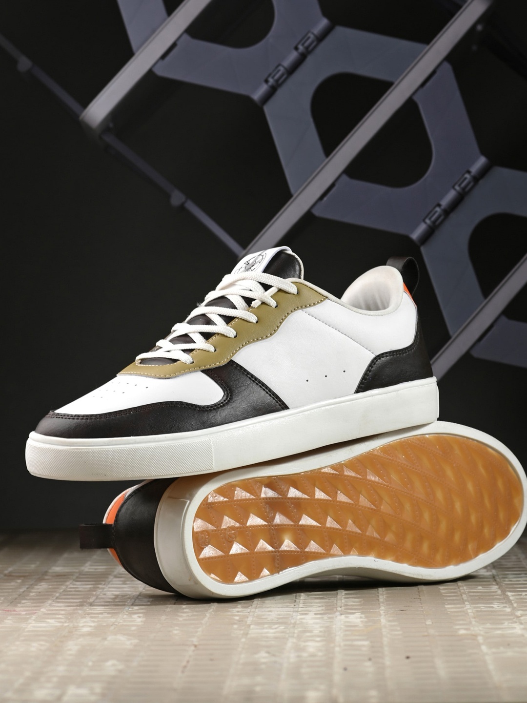 

The Roadster Lifestyle Co. Men Off White Colourblocked Lace-Up Sneakers