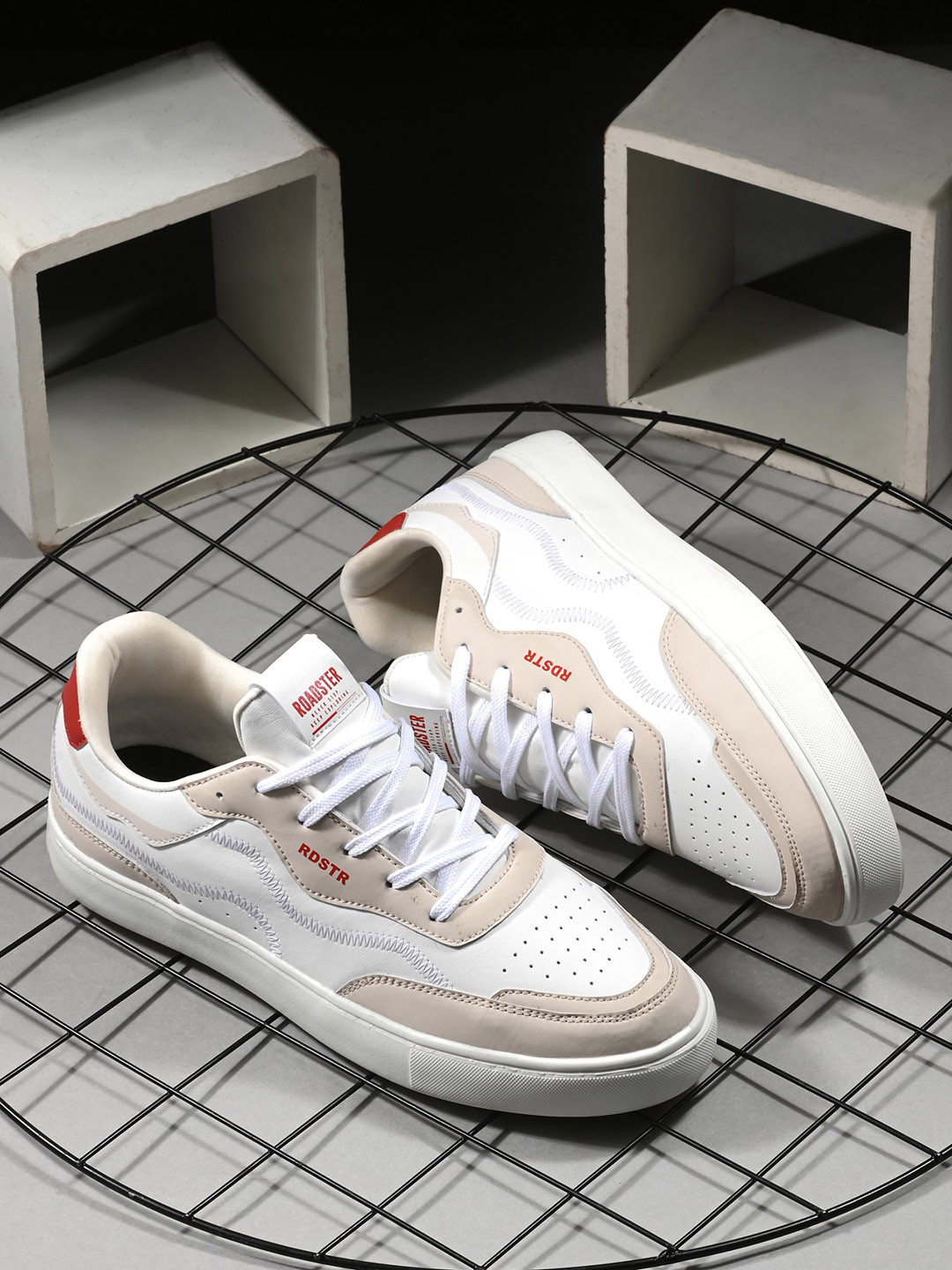 

The Roadster Lifestyle Co. Street Surge Collection Men Colourblocked Lace-Up Sneakers, Off white