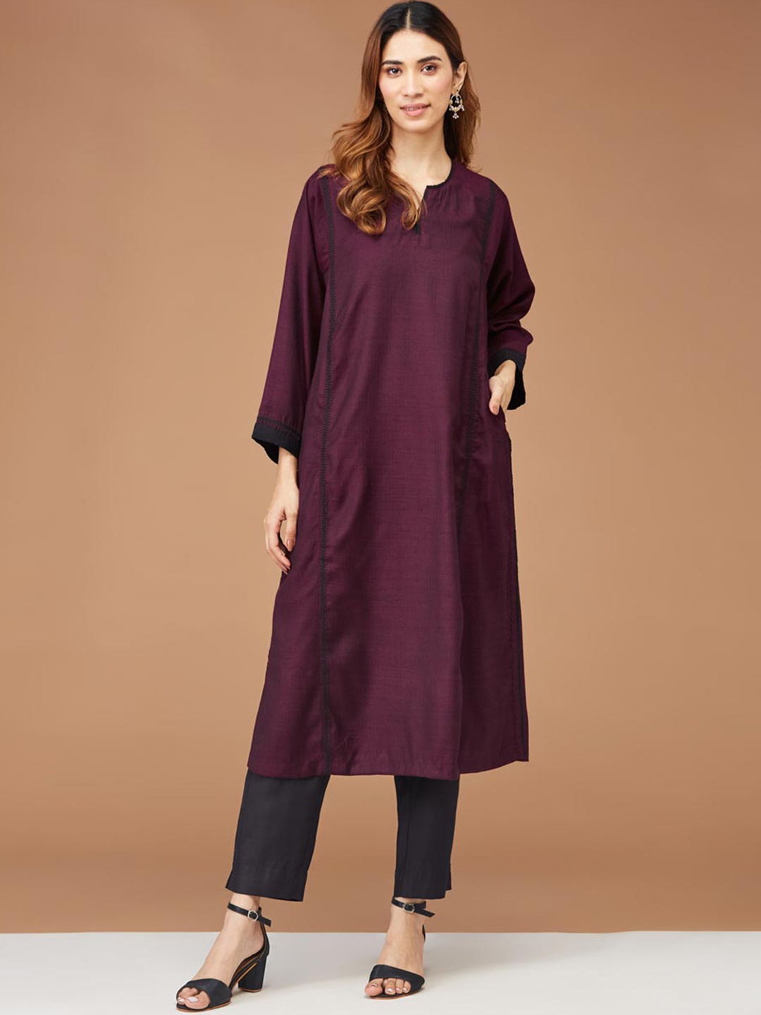 

Fabindia Notched Neck Woollen Panelled Kurta, Maroon