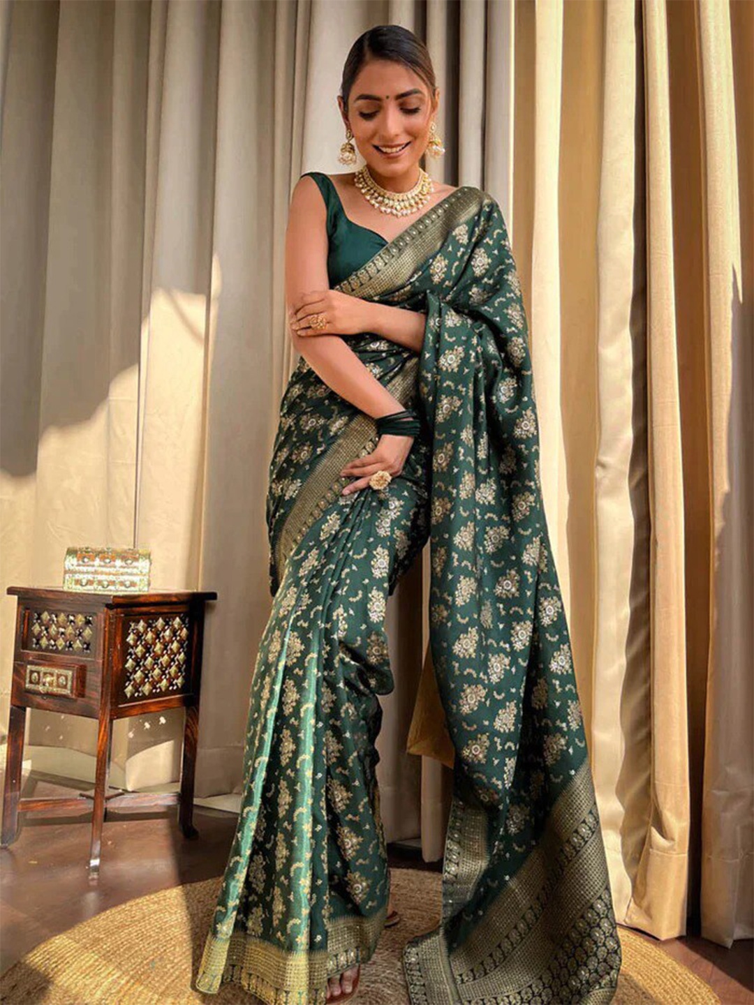 

KALINI Woven Design Zari Kanjeevaram Saree, Green