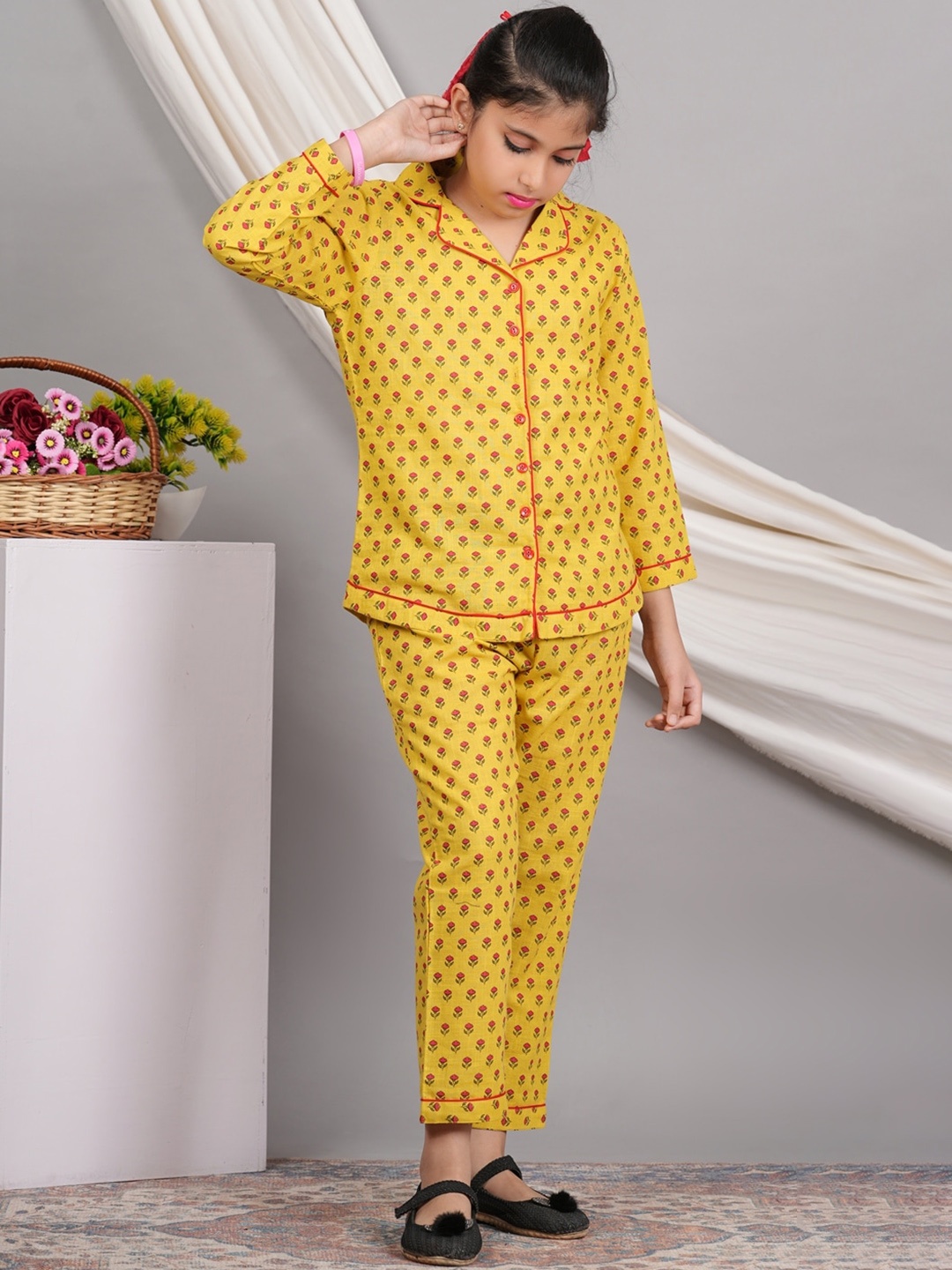 

YASH GALLERY Girls Geometric Printed Lapel Collar Cotton Night suit, Yellow