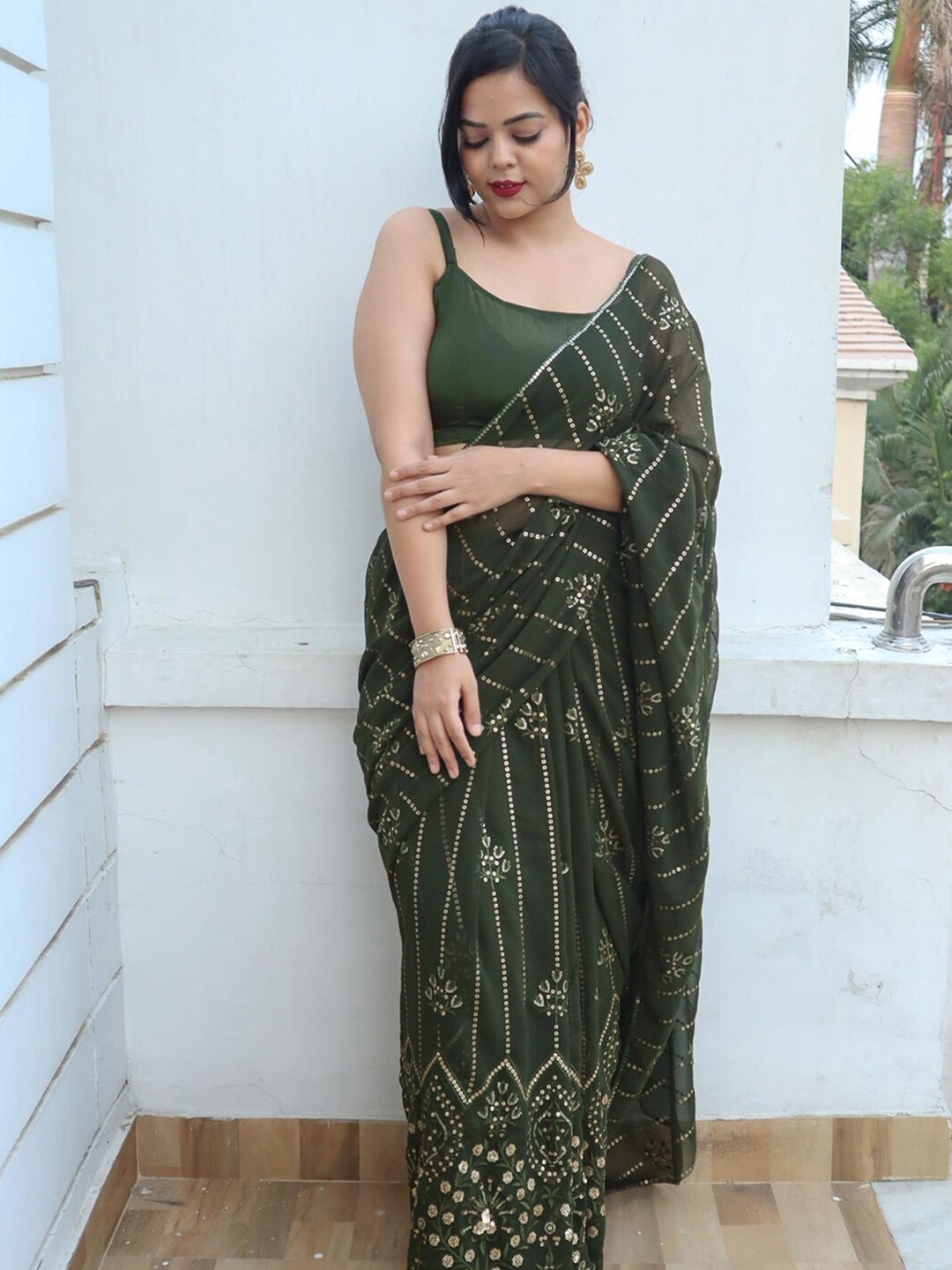 

Mitera Embellished Sequinned Bagru Saree, Green