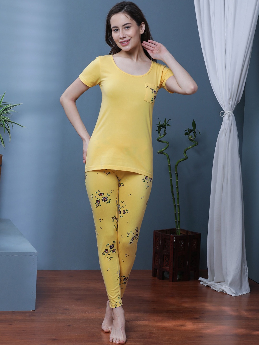 

Slumber Jill Yellow Printed Pure Cotton Night suit, Gold