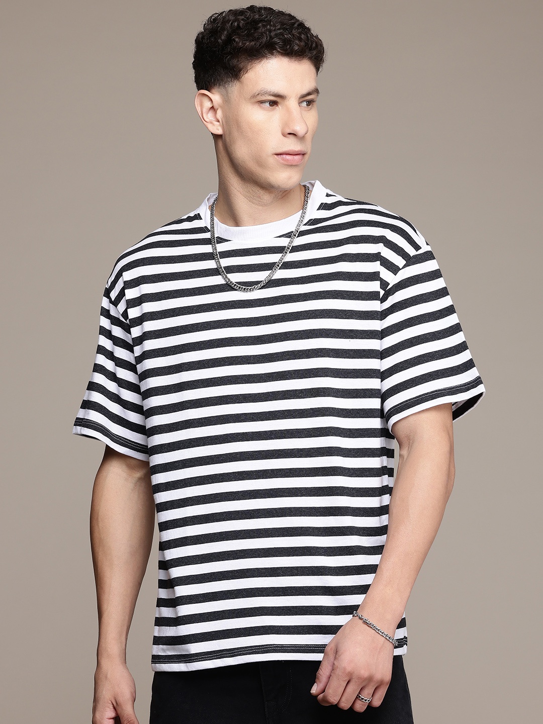 

The Roadster Life Co. Striped Relaxed Fit Drop-Shoulder Sleeves T-shirt, Black