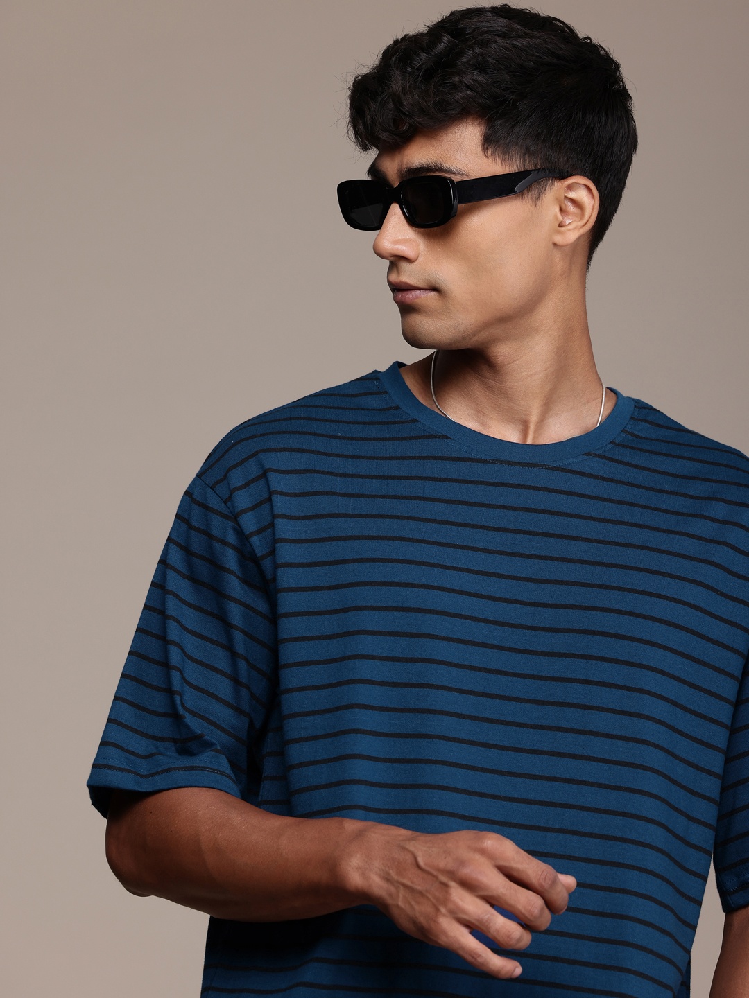 

The Roadster Life Co. Striped Drop-Shoulder Sleeves Relaxed Fit T-shirt, Navy blue