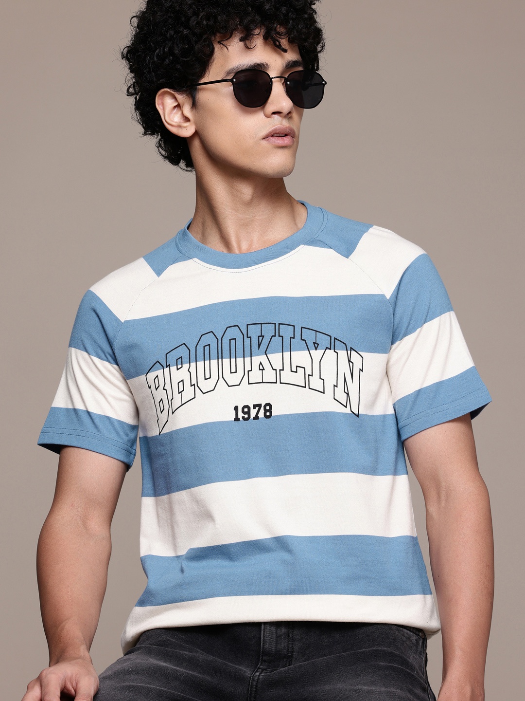 

The Roadster Lifestyle Co. Men Striped Relaxed Fit T-shirt, Blue