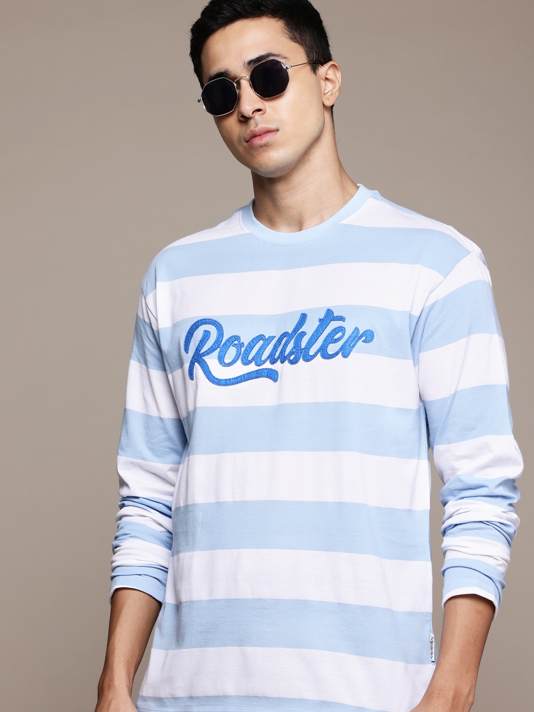 

The Roadster Lifestyle Co. Men Striped T-shirt, Blue