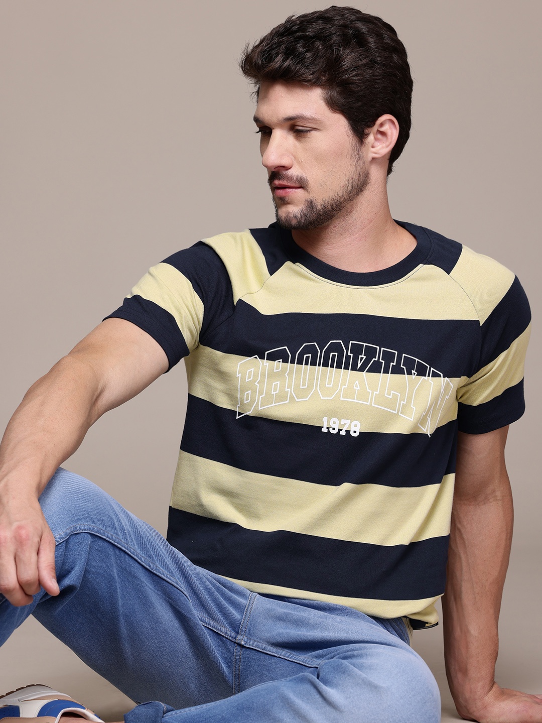 

The Roadster Lifestyle Co. Men Striped Relaxed Fit T-shirt, Navy blue