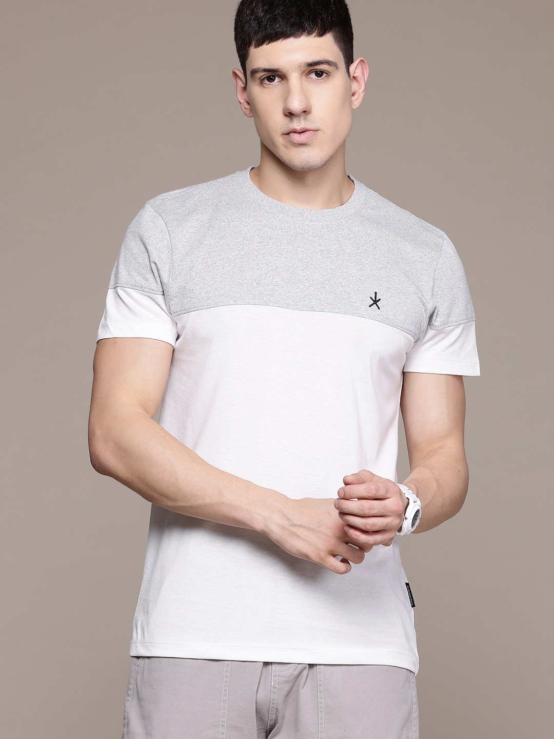 

The Roadster Lifestyle Co. Men Colourblocked T-shirt, White