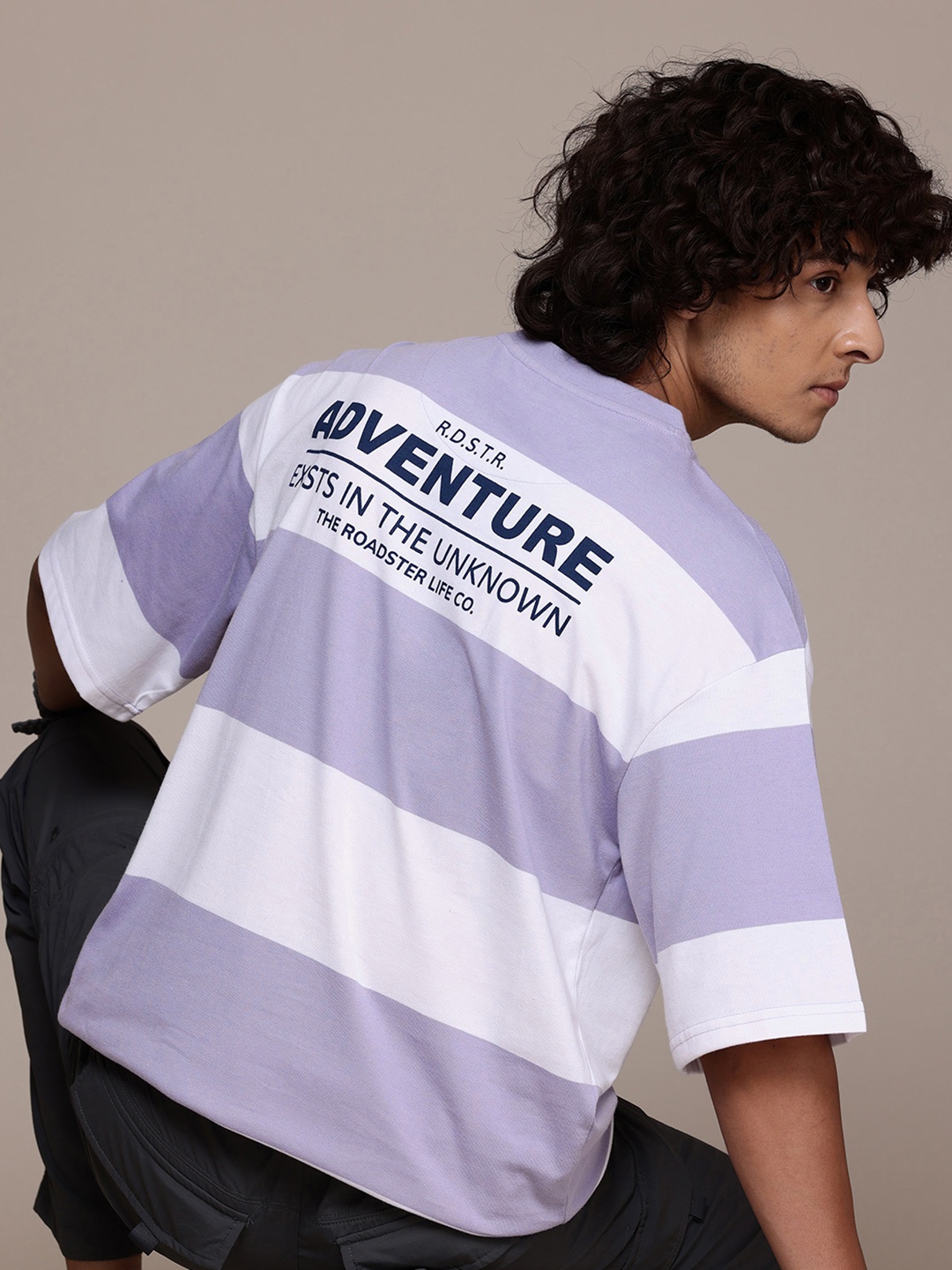 

The Roadster Lifestyle Co. Men Striped Relaxed Fit T-shirt, White