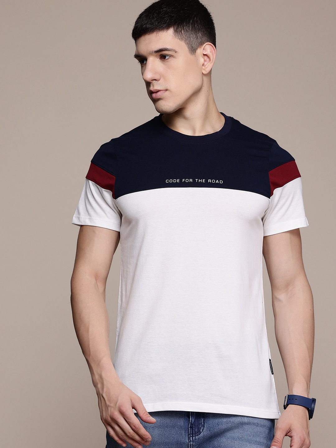 

The Roadster Lifestyle Co. Men Colourblocked T-shirt, White