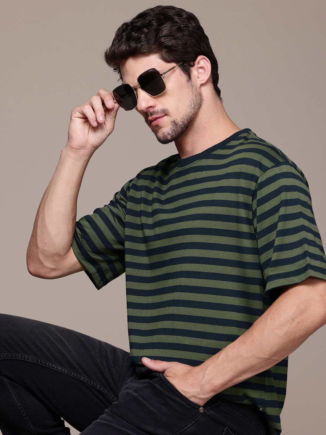 

The Roadster Lifestyle Co. Men Striped Relaxed Fit T-shirt, Olive