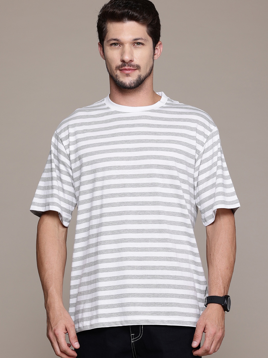 

The Roadster Lifestyle Co. Men Striped Relaxed Fit T-shirt, White