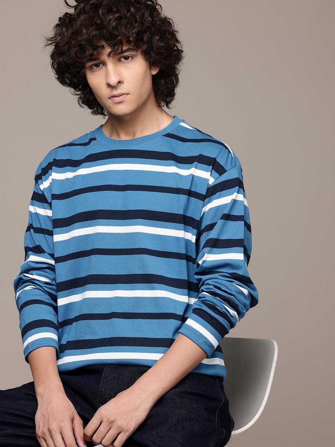 

The Roadster Lifestyle Co. Men Striped Relaxed Fit T-shirt, Blue