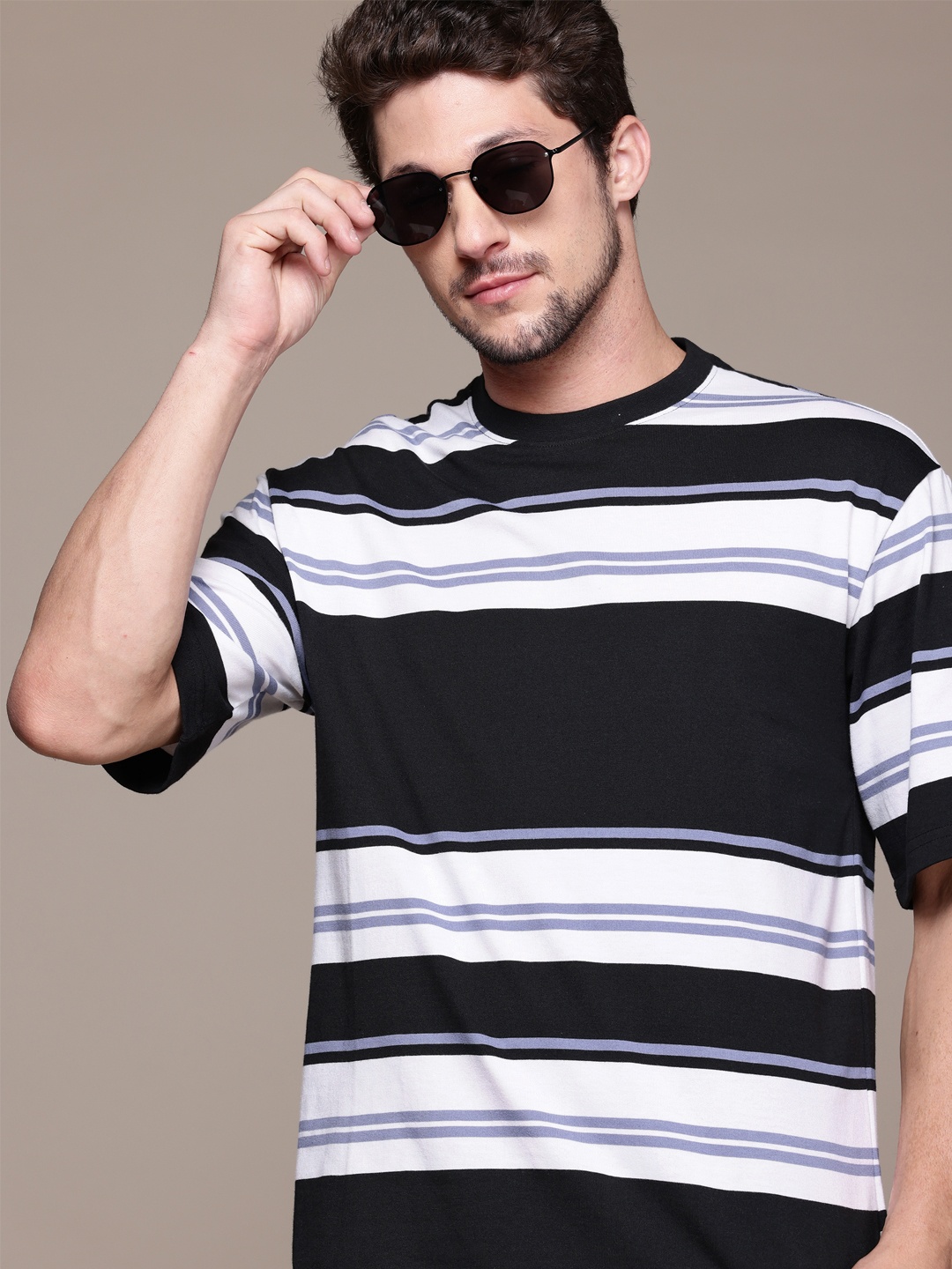 

The Roadster Lifestyle Co. Men Striped Relaxed Fit T-shirt, White