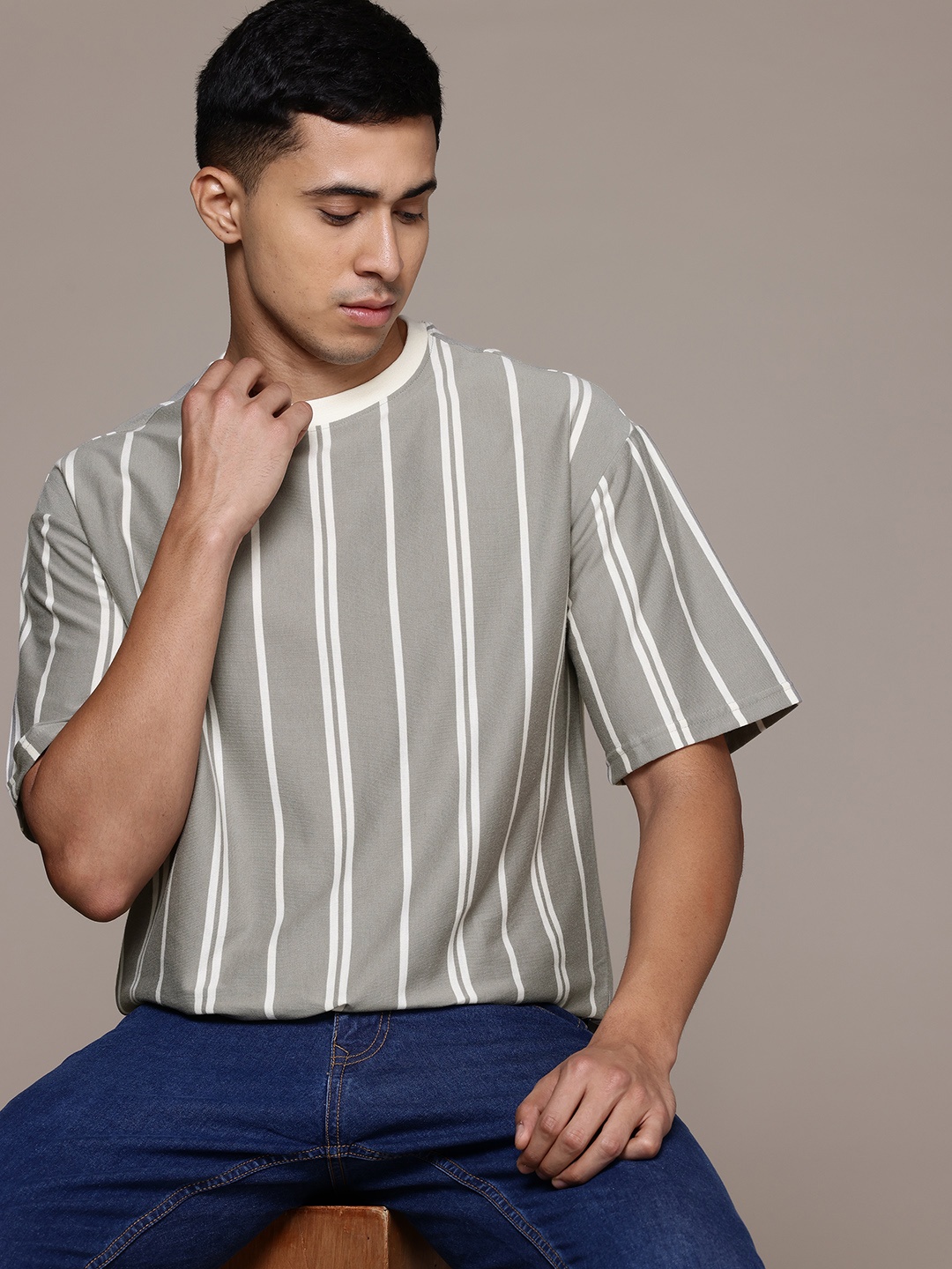 

The Roadster Lifestyle Co. Striped Drop-Shoulder Sleeves Relaxed T-shirt, Green