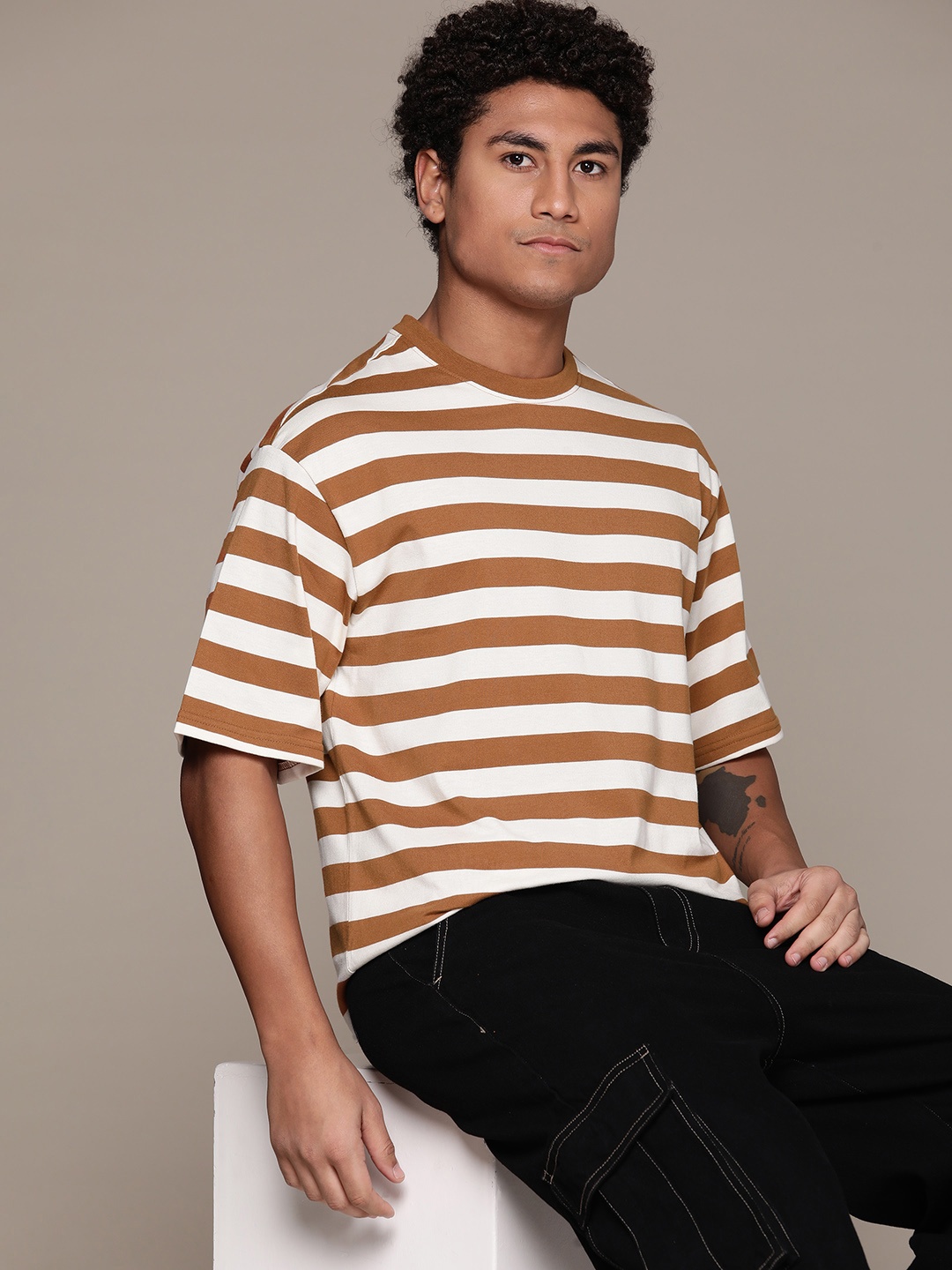 

Roadster Men Striped Pure Cotton T-shirt, White