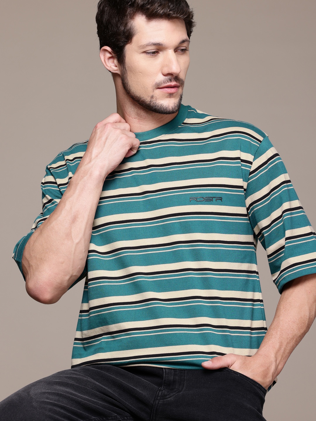 

The Roadster Lifestyle Co. Men Striped Oversized T-shirt, Green