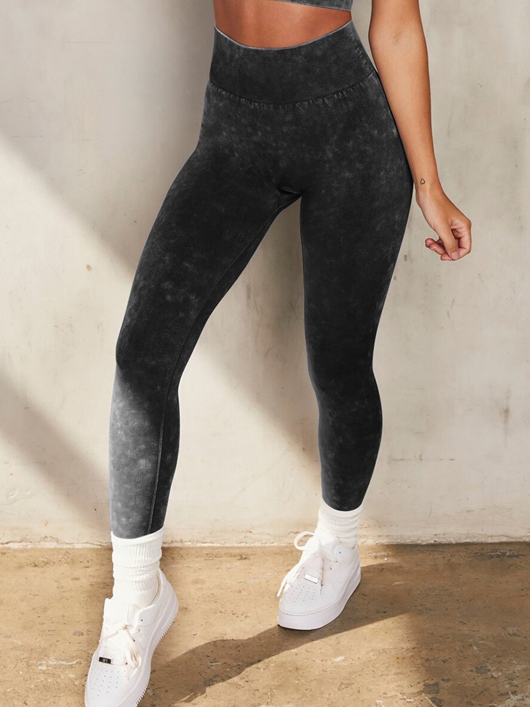 

Belonge Women Rapid-Dry Skinny-Fit Sports Tights, Black