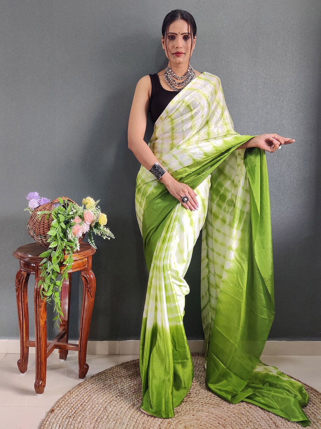 

Mitera Green Tie & Dye Dyed Garad Ready To Wear Saree