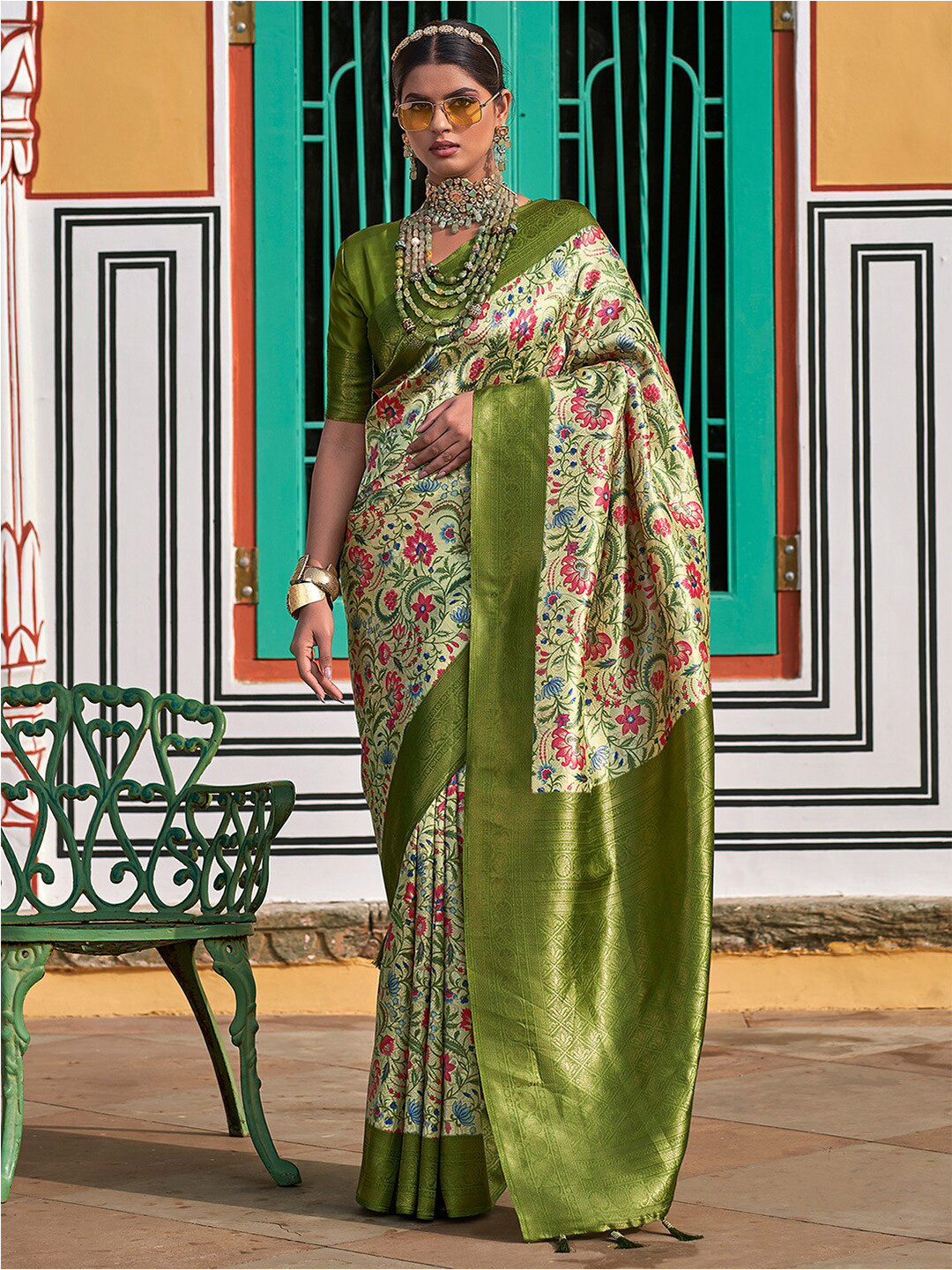 

Mitera Floral Printed Zari Sungudi Saree, Green