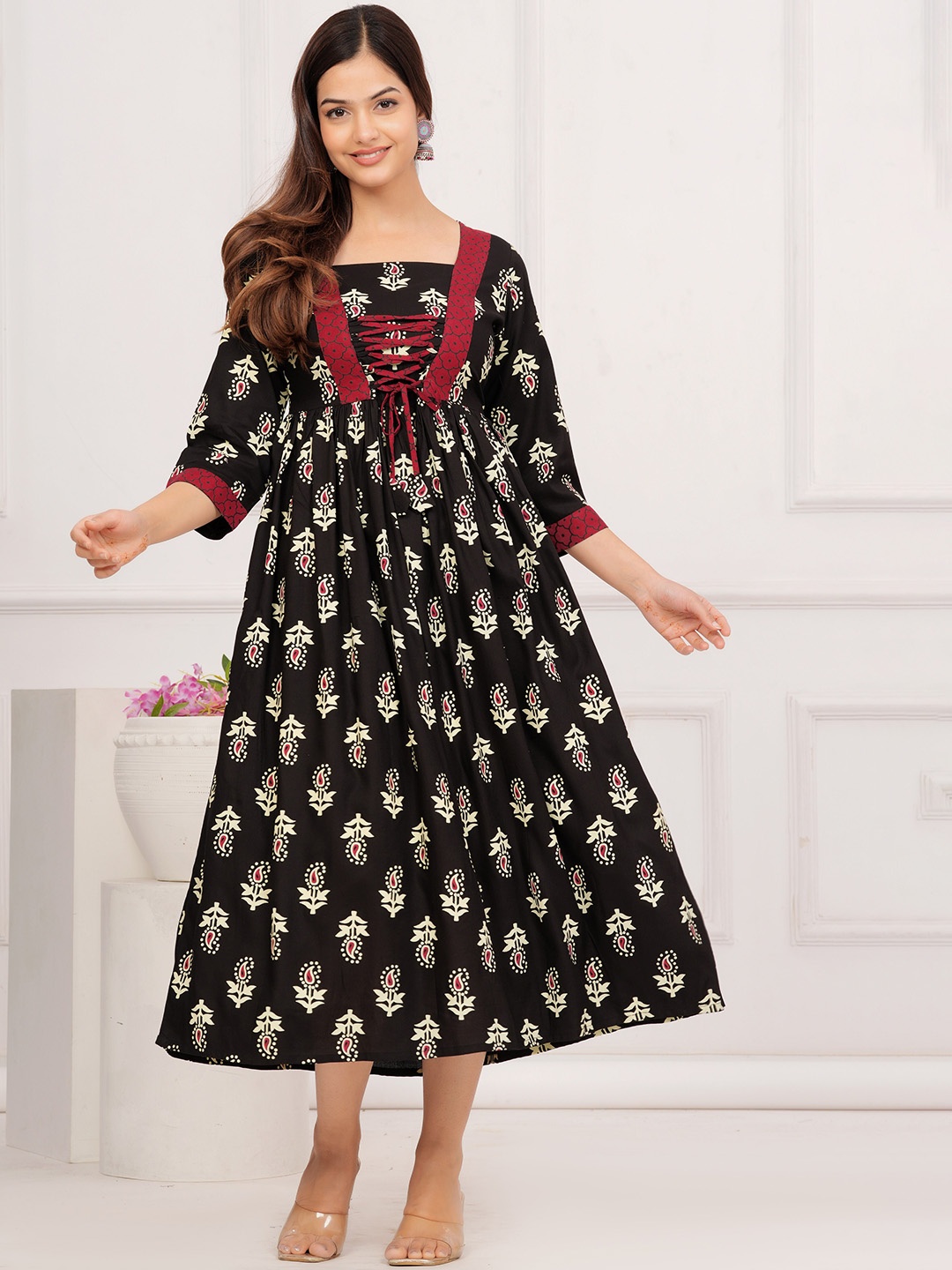 

INDIANIC Ethnic Motifs Printed Thread Work Block Print Kurta, Black